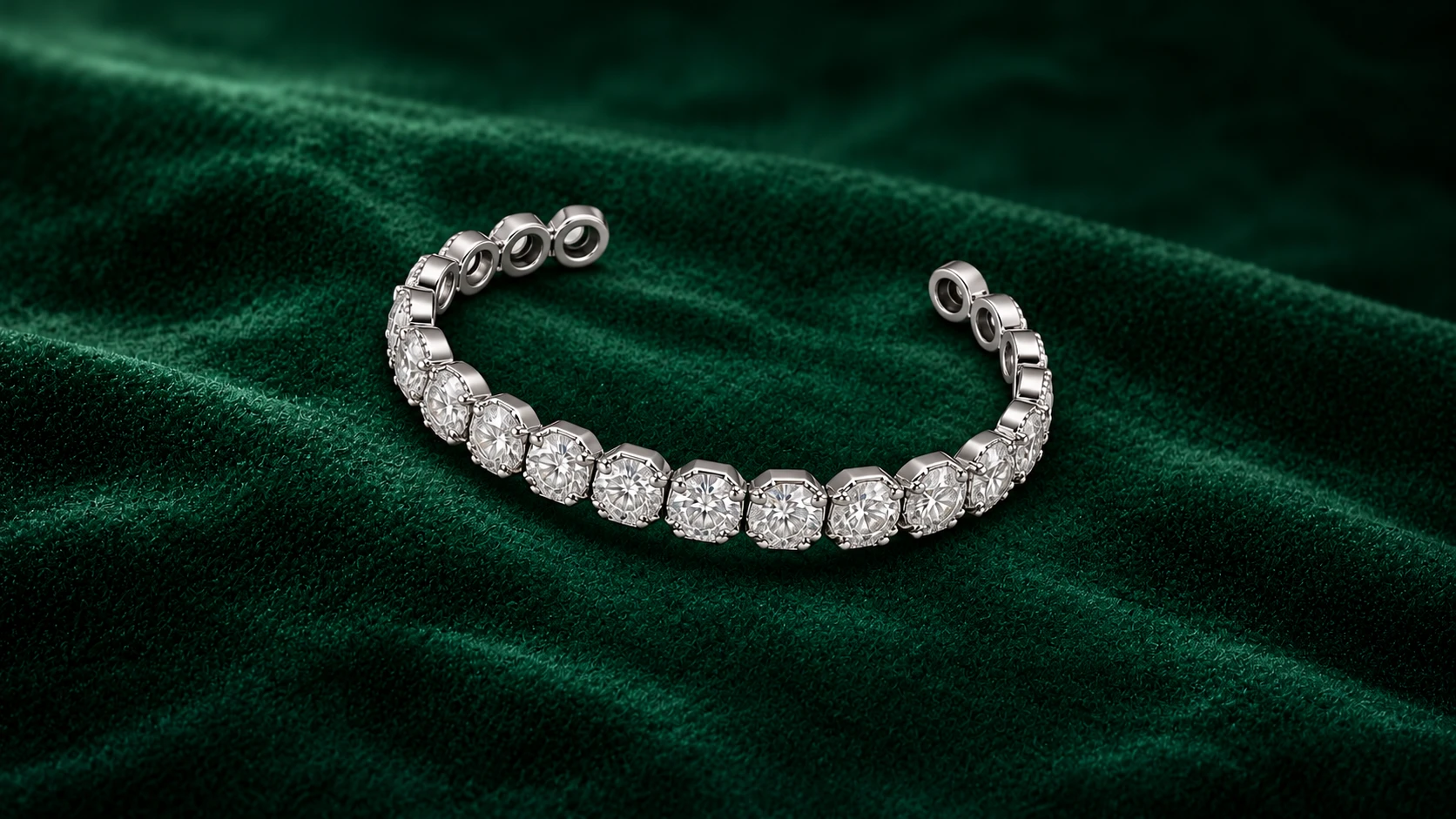 Épure · White Gold flexible bangle with natural diamonds in geometric settings